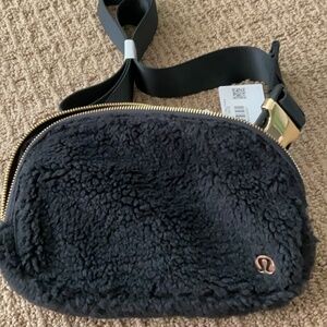 SOLD - Lululemon Everywhere Belt Bag
